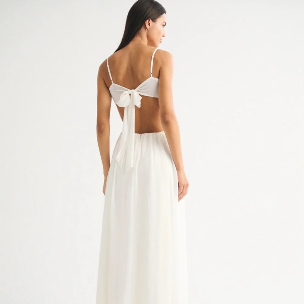 Abercrombie & Fitch flowing white